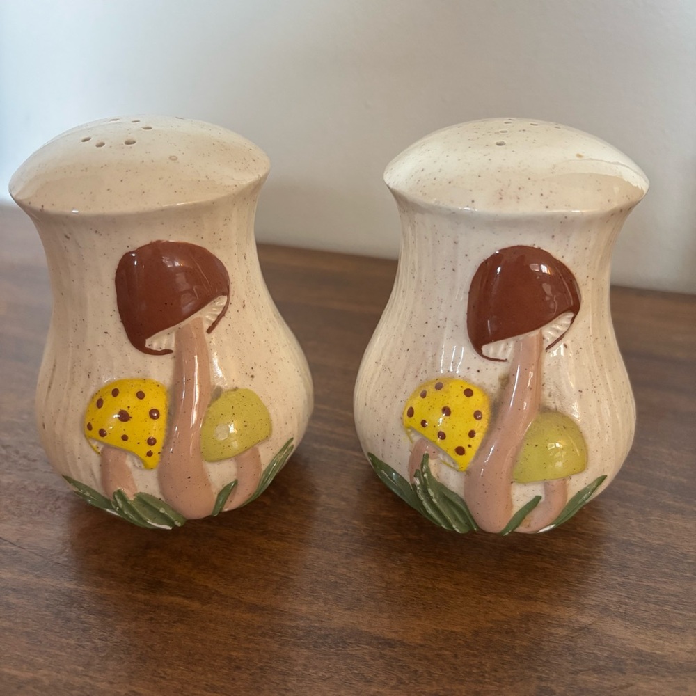 Vintage 1970s Salt and Pepper Mushroom Shakers